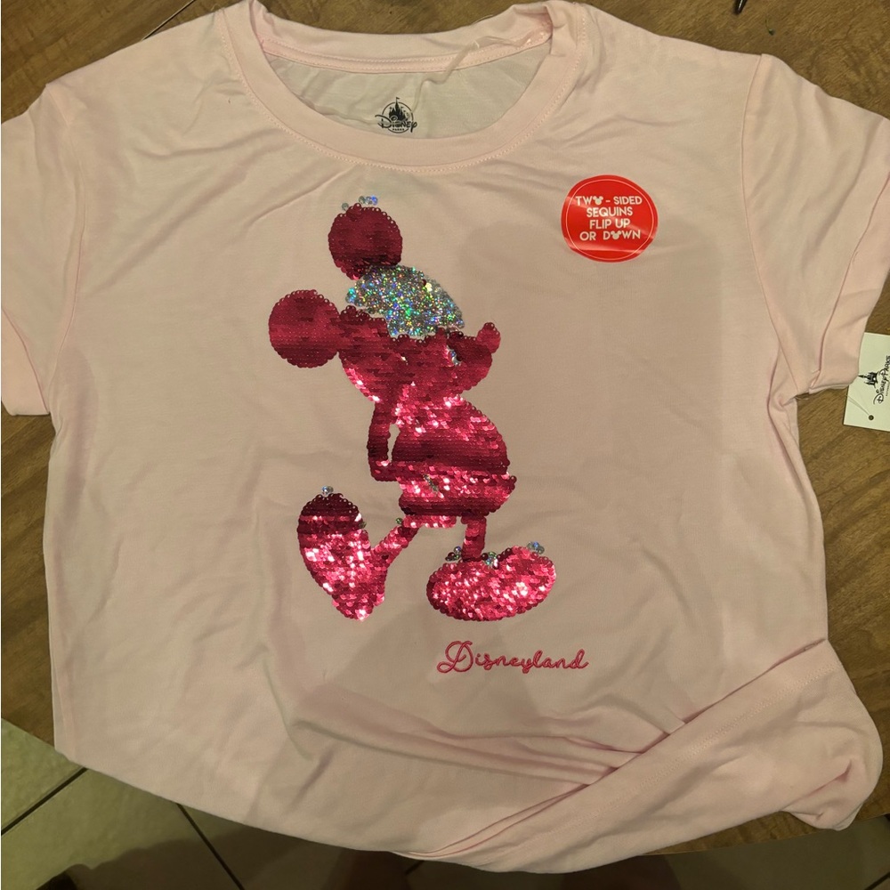 Disneyland short sleeve light pink flip sequin Mickey shirt.